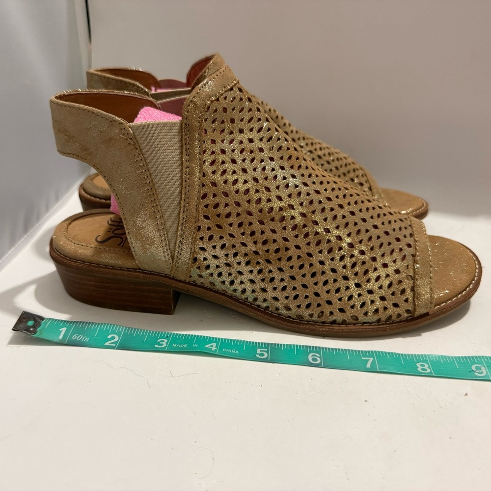 Sofft Nalda Anthracite Gold Perforated Genuine Suede Peep Toe Sandals sz 7.5 - Picture 3 of 6